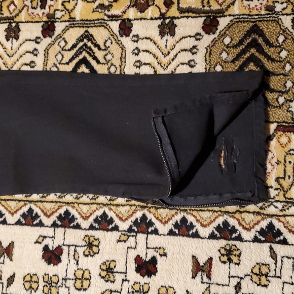 Distressed jeans - Picture 7 of 13